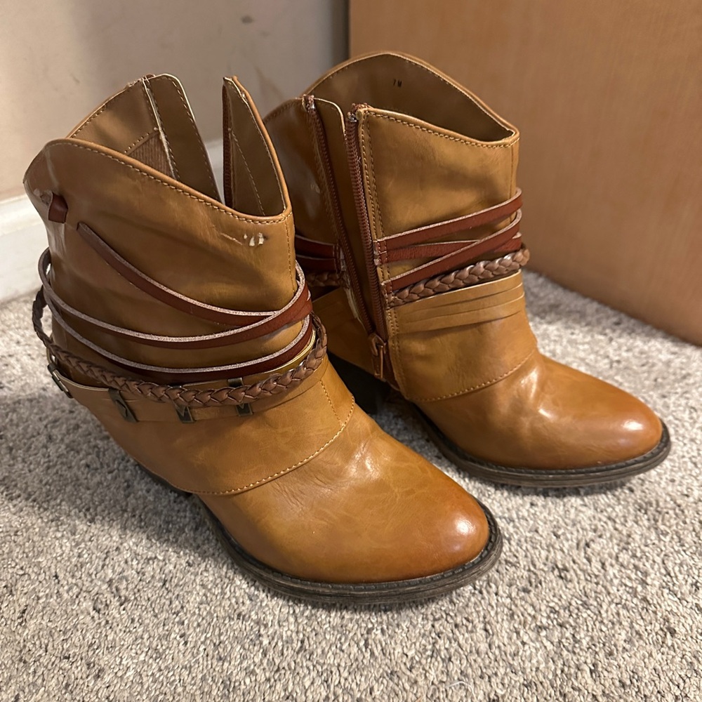 Women’s mid boots